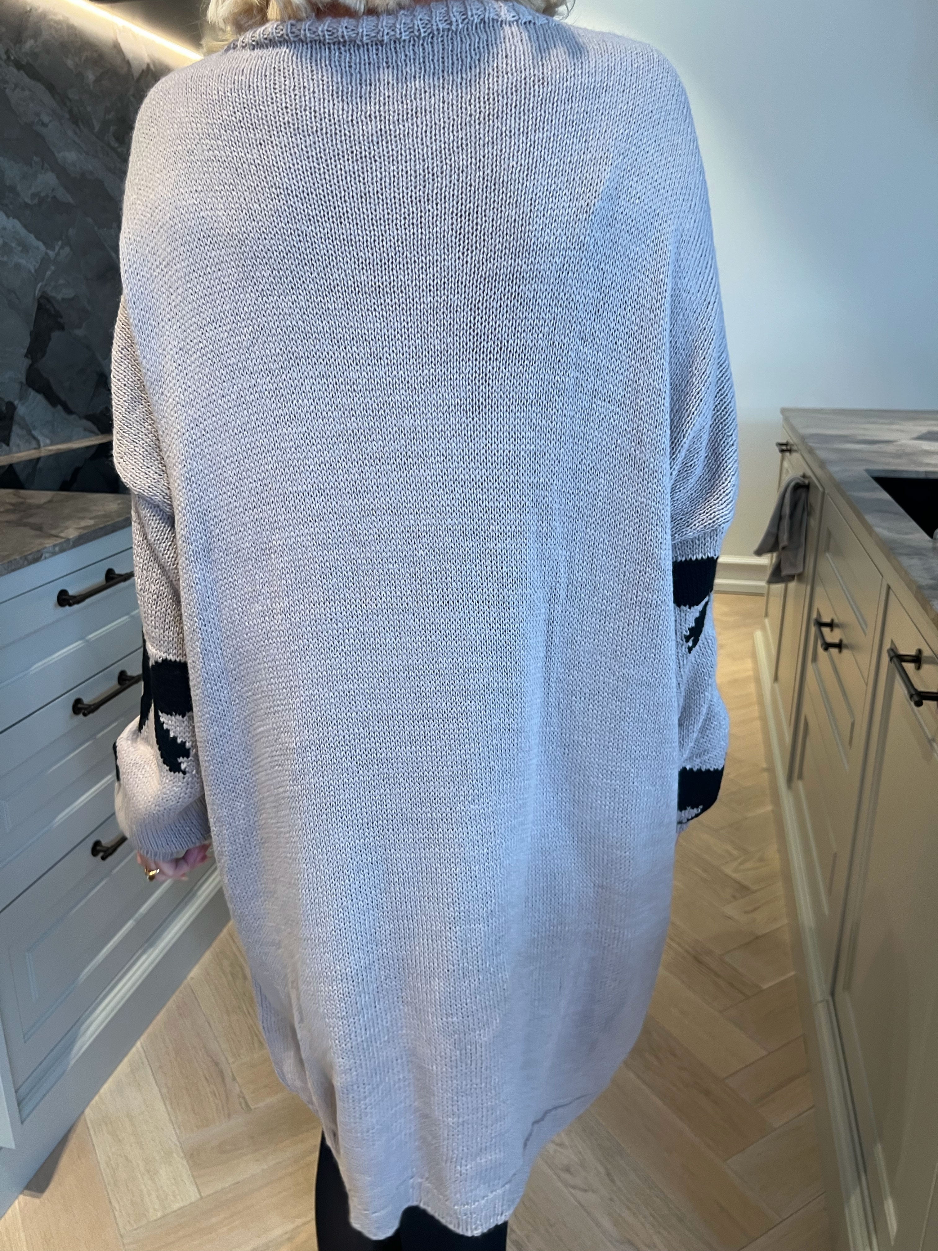 Xylia - Strikkjole med fine sløjfemotiver